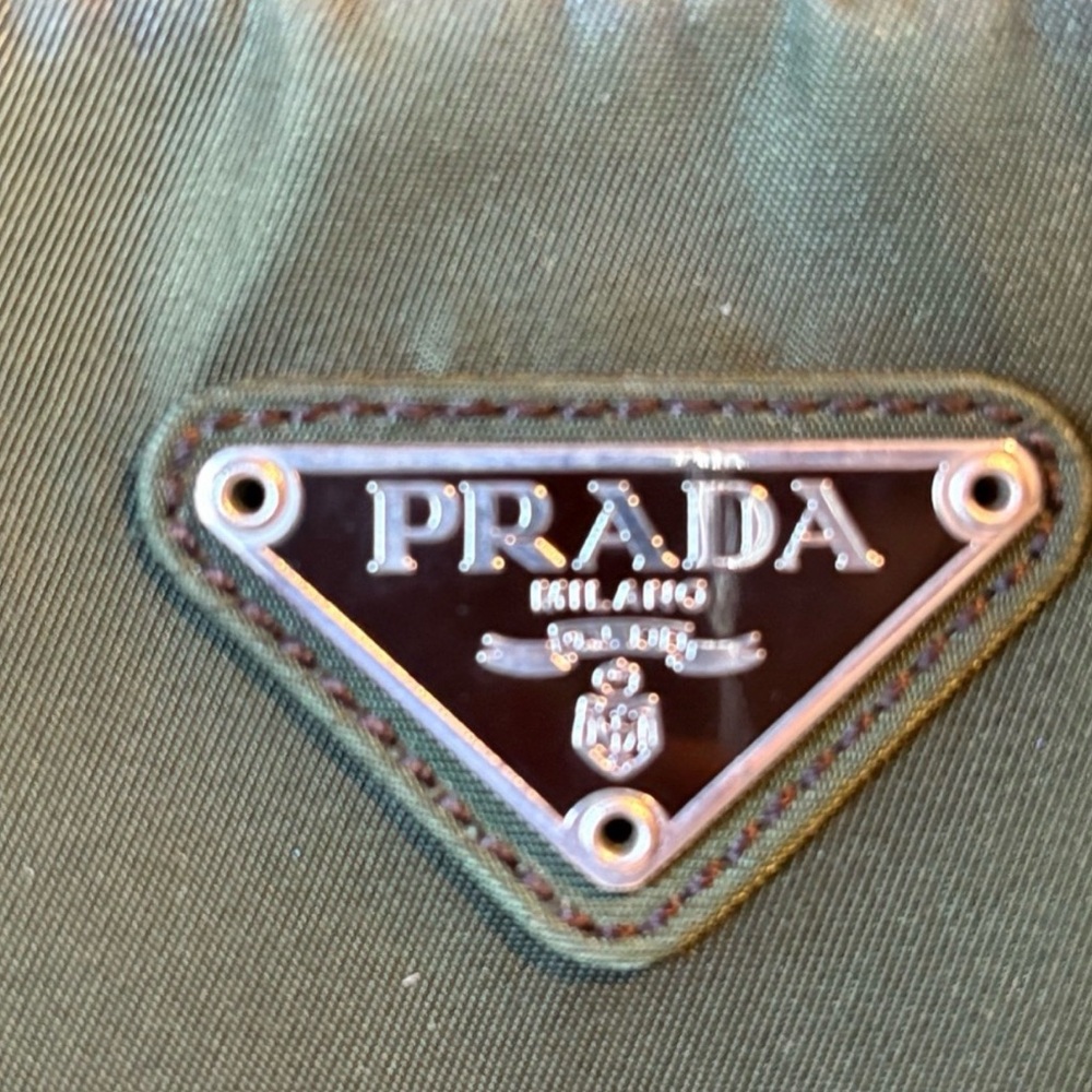 Prada nylon bag with lock and 2 keys - Picture 4 of 10